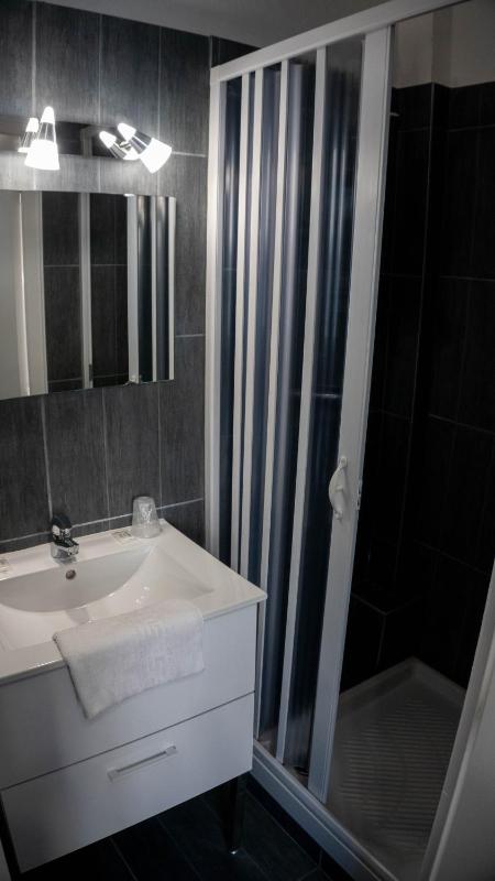 Double Room with Courtyard View image 4
