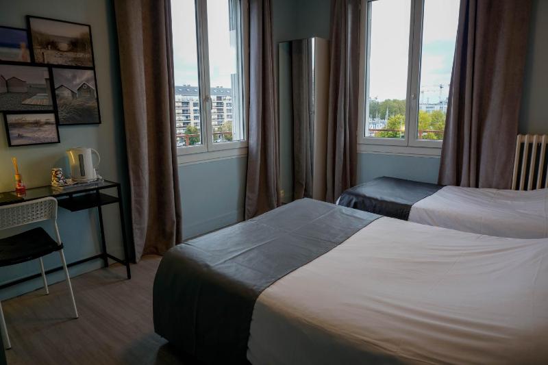 Triple Room with Port View image 2