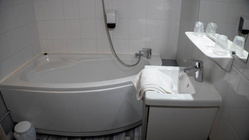 Twin Room with Port View image 2