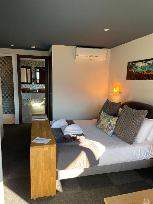 Standard Quadruple Room image 4