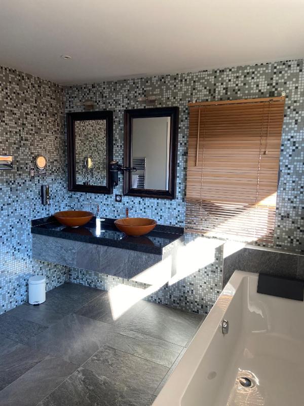 Standard Quadruple Room image 2