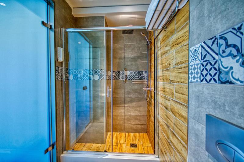 Island Boutique Hotel - image 14