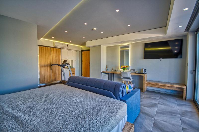 Suite with Sea View image 4