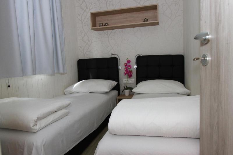 Relax Three-Bedroom Mobile with Terrace image 3