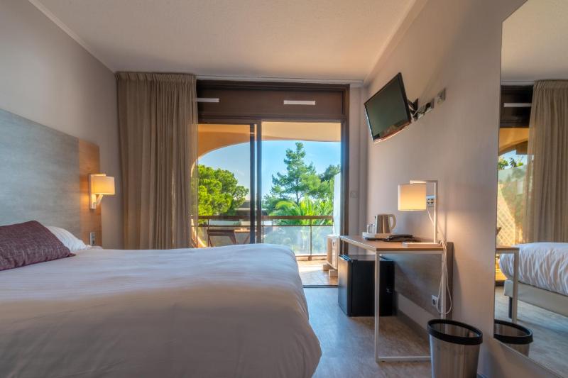 Seaside Double Room with terrace image 3