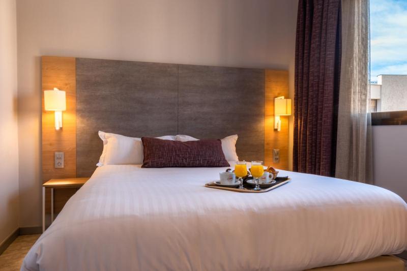 Standard Double Room with inside yard view image 1