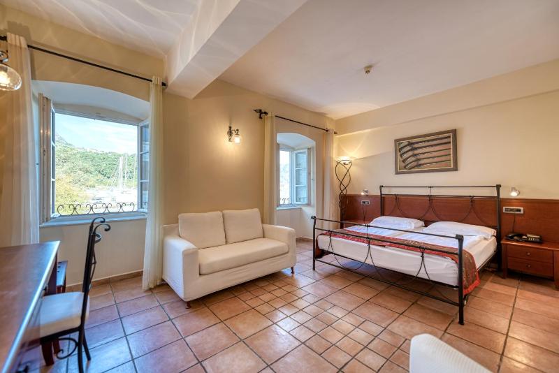 Executive Double Room image 4