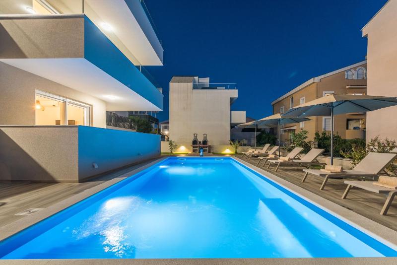 Pool Apartments Villa Meteorite - image 10
