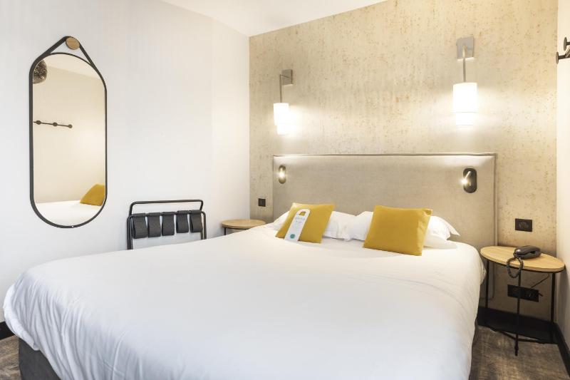 Small Standard Double Room image 4