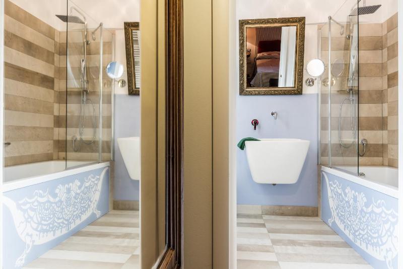 Deluxe Double or Twin Room image 2