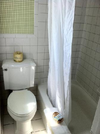 Standard Queen Room image 3