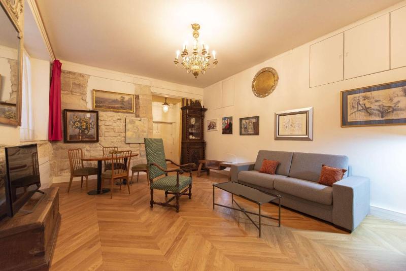 Studio Apartment image 2