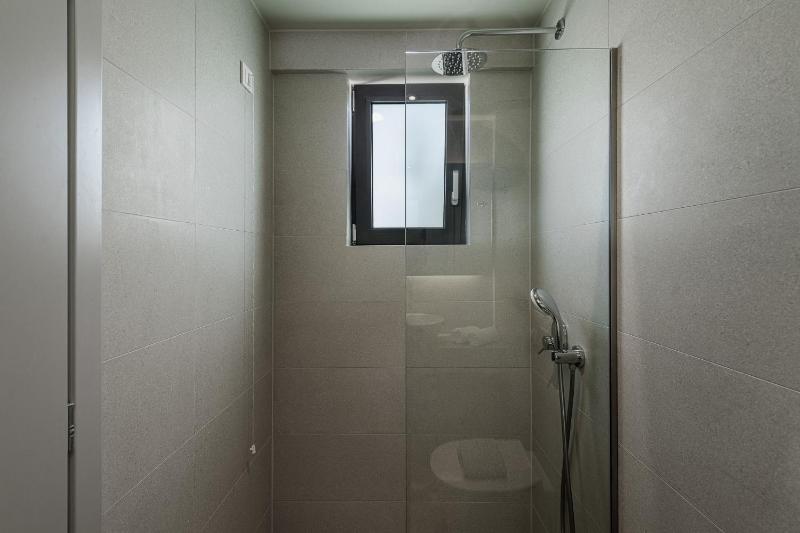 Superior Double with City View Upper Floor image 2