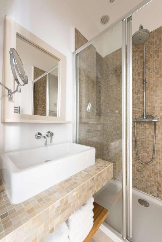 One-Bedroom Apartment image 4