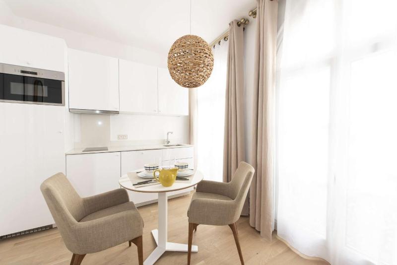 One-Bedroom Apartment image 2