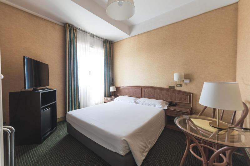 Double Room with Sea View image 1