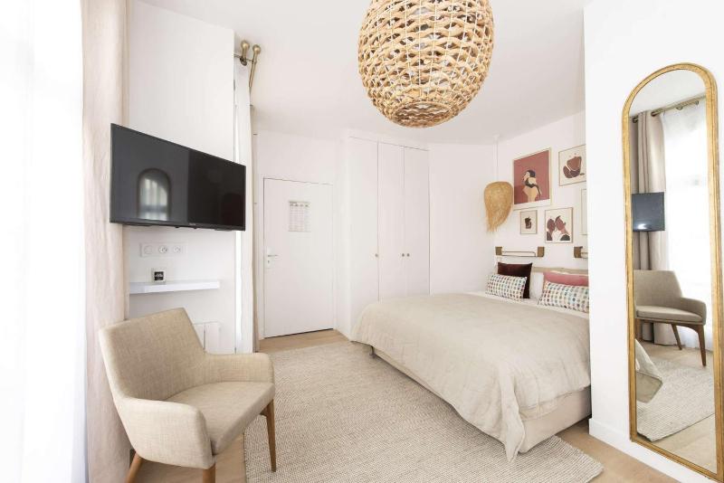 One-Bedroom Apartment image 1