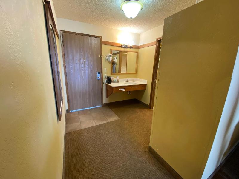 King Room with Spa Bath image 4