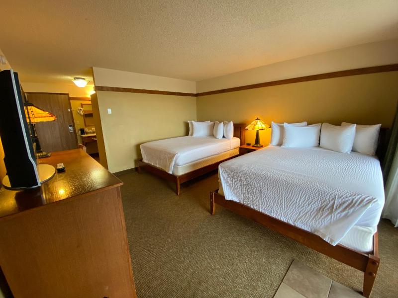 Double Room with Balcony and Sea View image 3