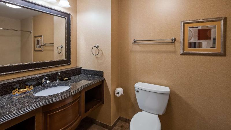 King Suite - Non-Smoking image 3