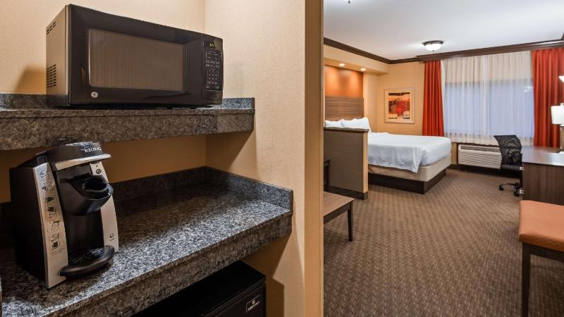 King Suite - Non-Smoking image 2
