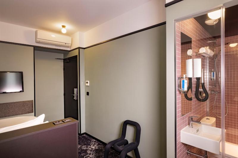 Single Room image 4