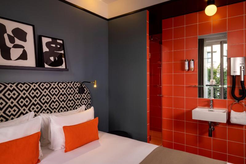 Standard Double Room image 2