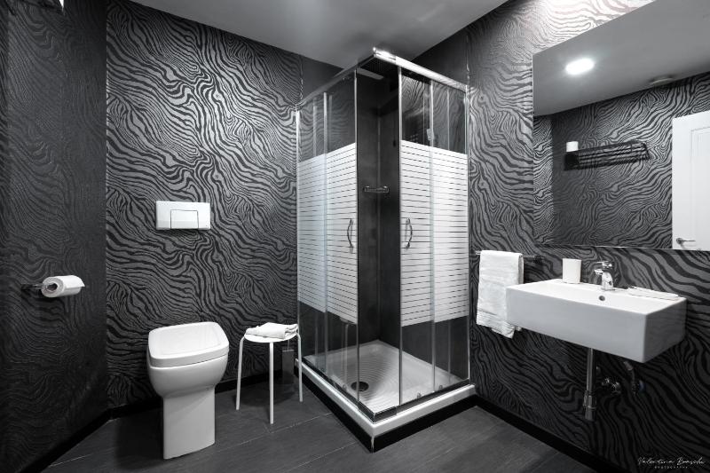 Single Room image 4