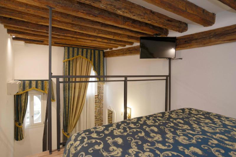 Double or Twin Room image 4