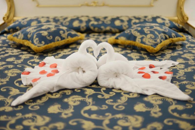 Double or Twin Room image 4