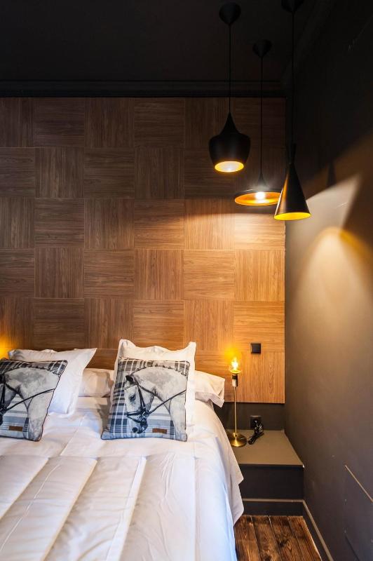 Deluxe Double Room with City View image 2