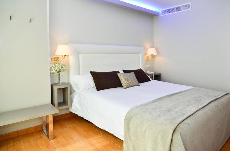 Superior Double Room image 4