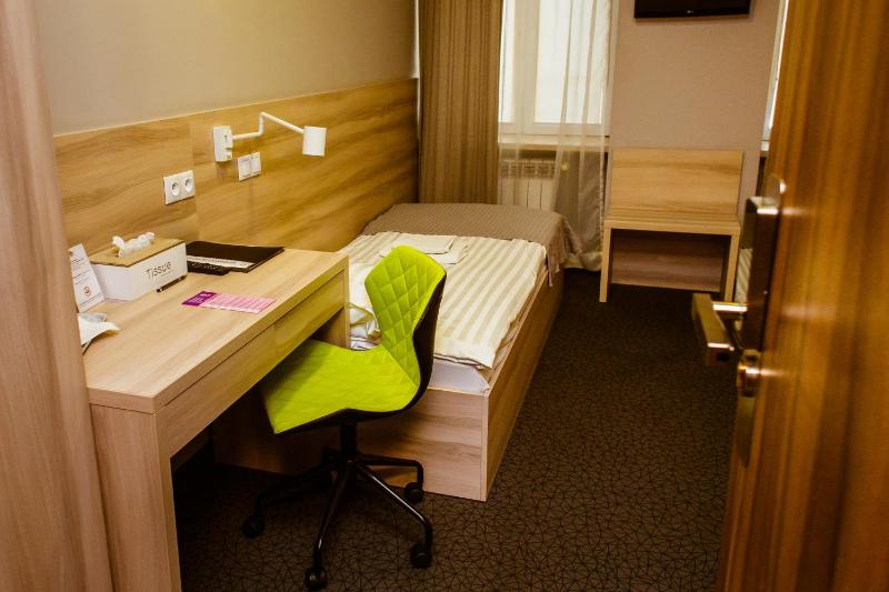 Twin Room image 4