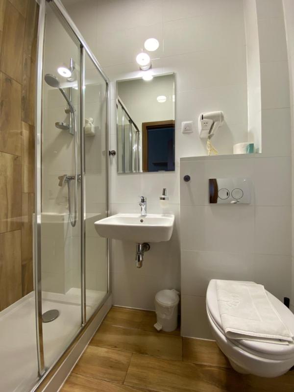 Single Room image 4