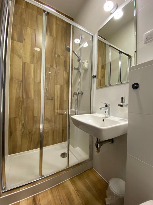 Single Room image 3