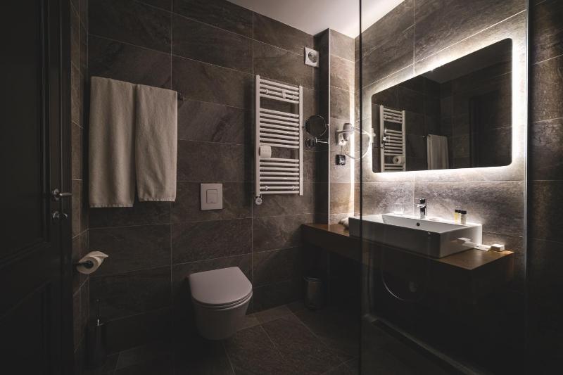 Superior Double Room image 3