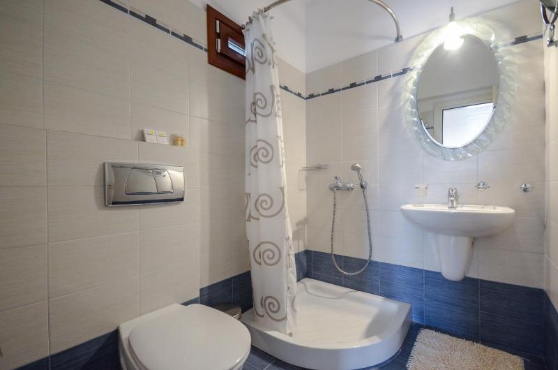Double Room with Sea View image 2