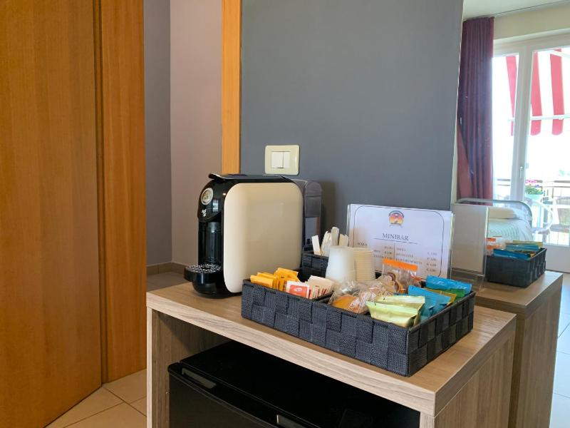 Triple Room with Balcony and Partial Lake View  image 3