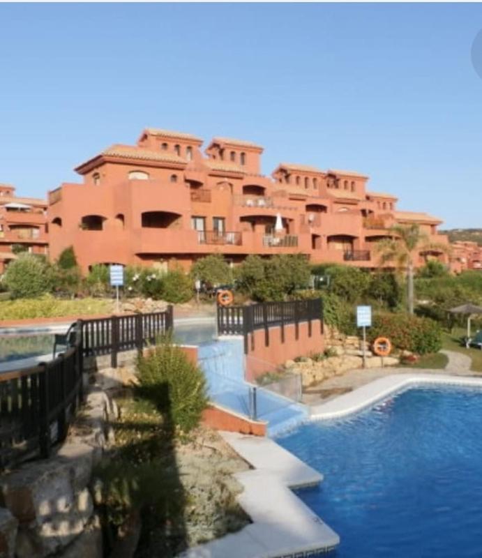 Apartamento espacioso con seis piscinas muy tranquilo y jardines cercano a la playa - image 5