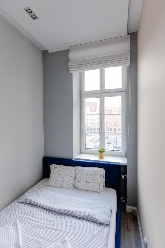 Elegant 2BR Amazing Old Town Views Plac Solny Walk to Rynek! Amenities - image 9