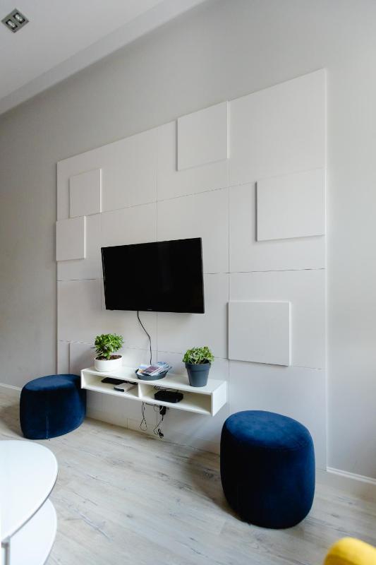 Elegant 2BR Amazing Old Town Views Plac Solny Walk to Rynek! Amenities - image 12