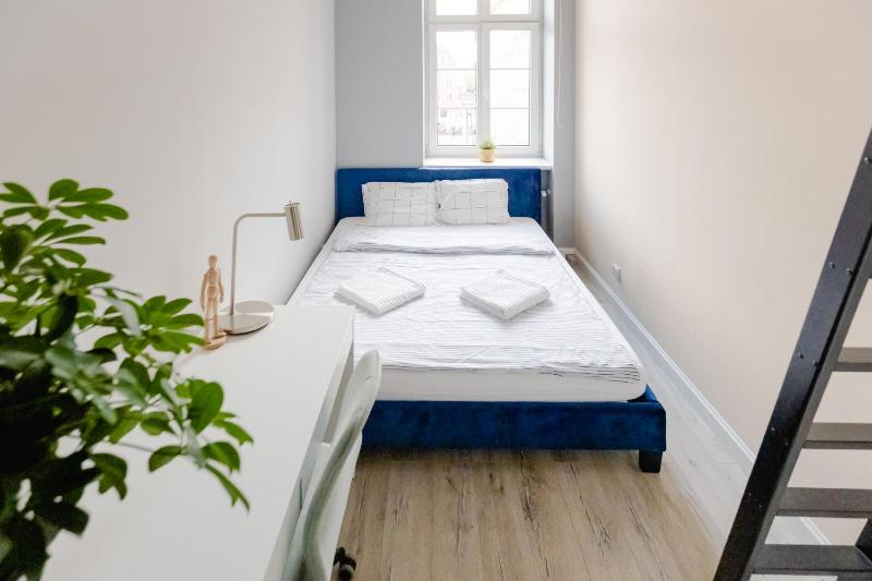 Elegant 2BR Amazing Old Town Views Plac Solny Walk to Rynek! Amenities - image 5