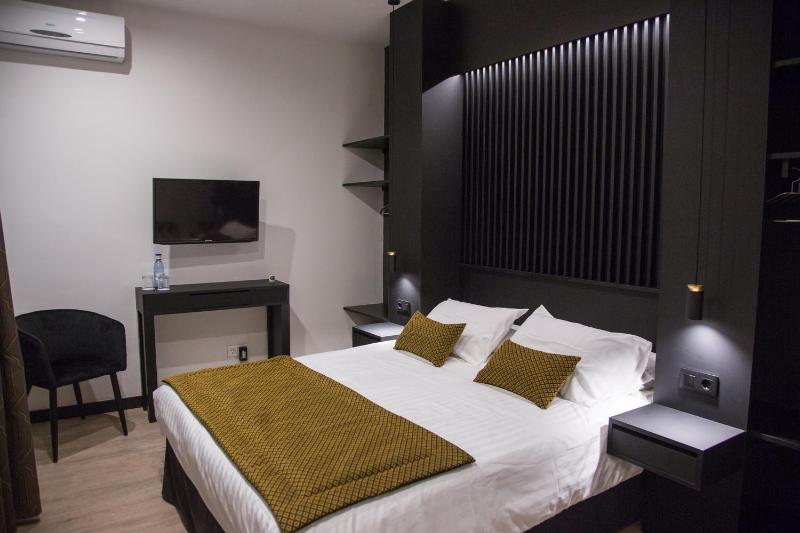 Standard Double Room image 3