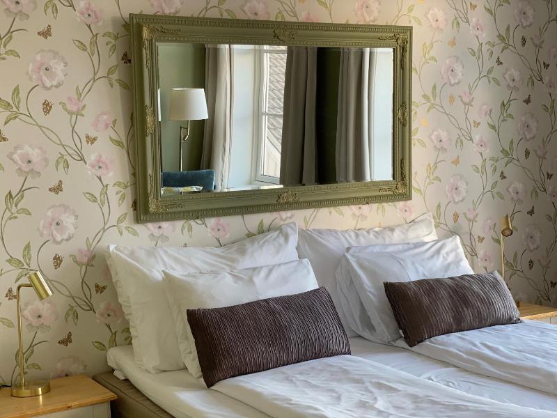 Double Room with Sea View image 4