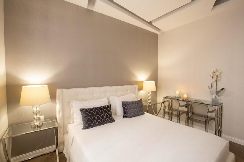 Standard Double Room-Via del Corso 32 image 4