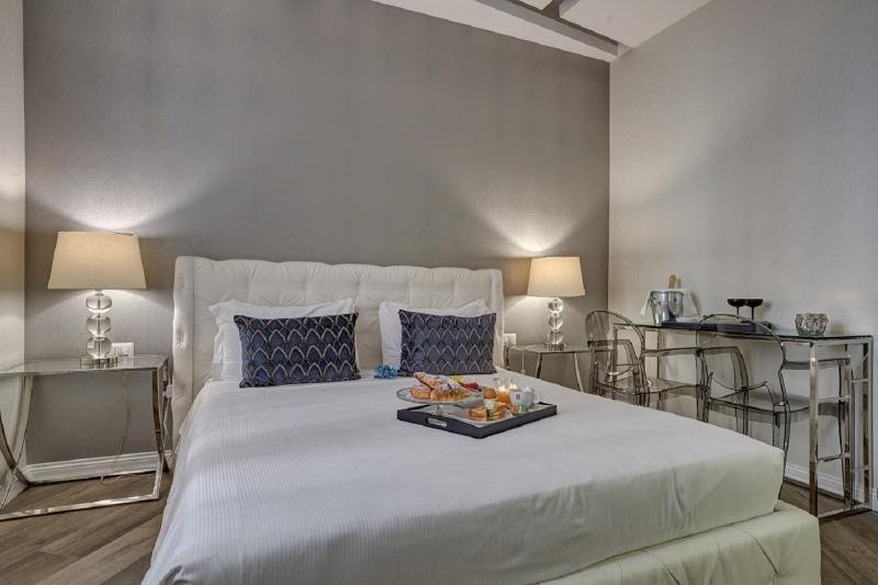 Standard Double Room-Via del Corso 32 image 3