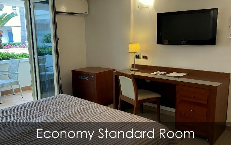 Economy Triple Room image 3