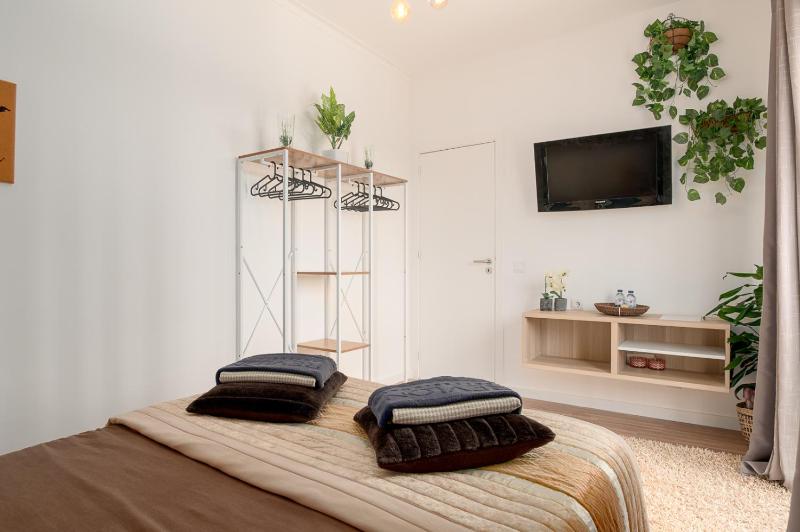 Avenue View Rooms - image 7