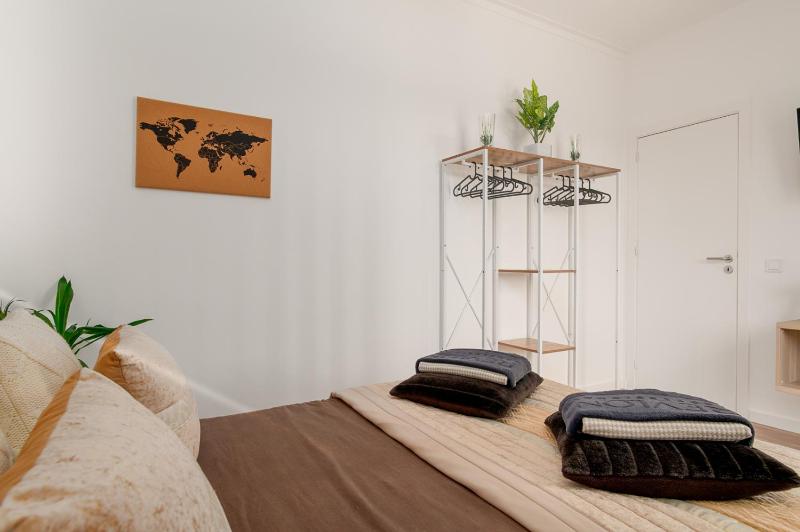 Avenue View Rooms - image 8