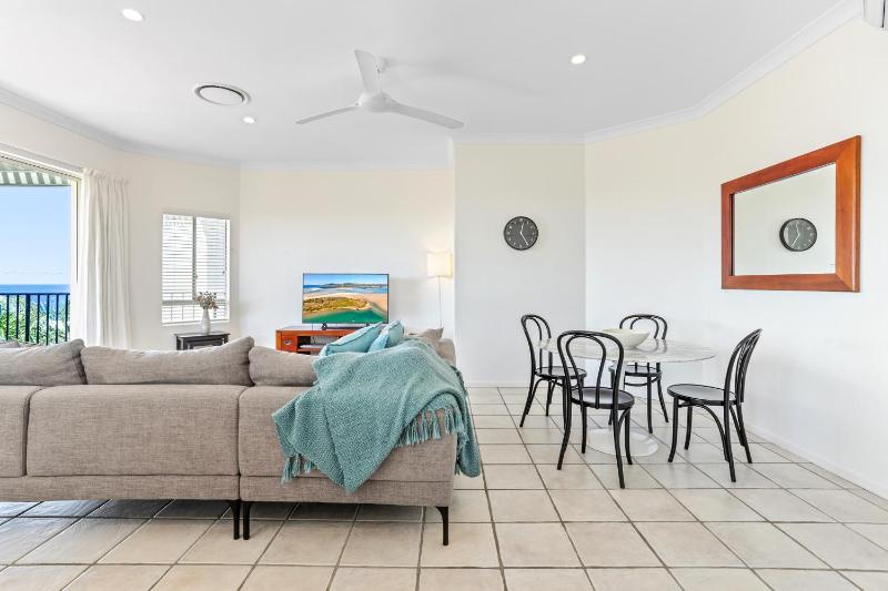 Cosy apartment with ocean views Sunshine Beach - image 11